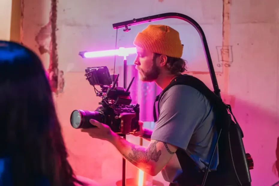 photographer wearing orange woolen hat